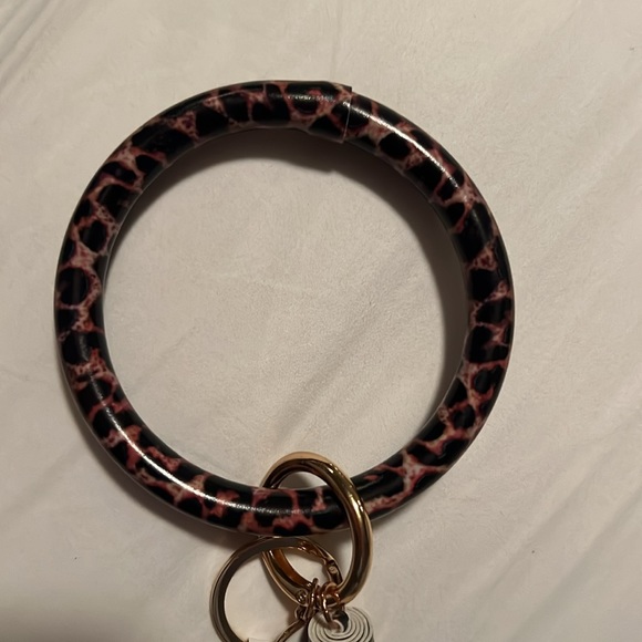 Cheetah Key Chain - Picture 5 of 5